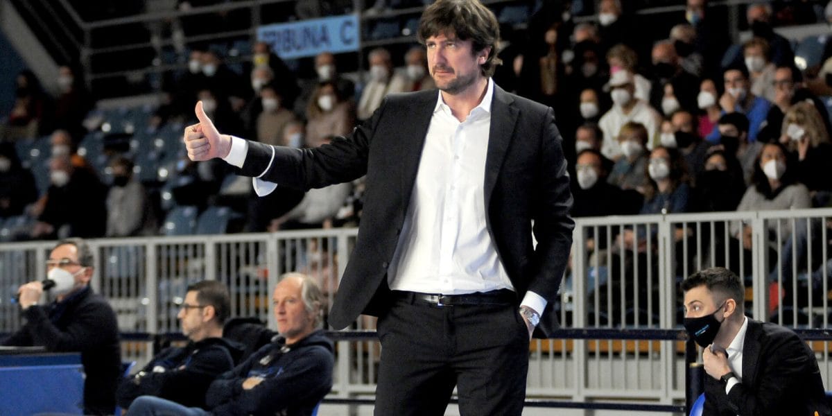 Coach Carrea