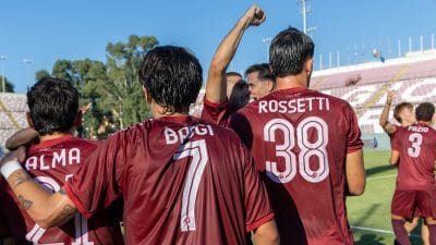 Abbraccio di squadra Reggina