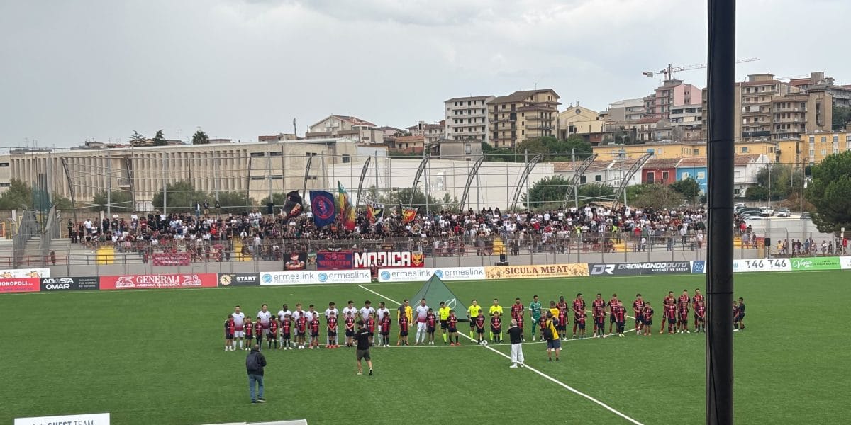Modica vs Reggina squadre in campo