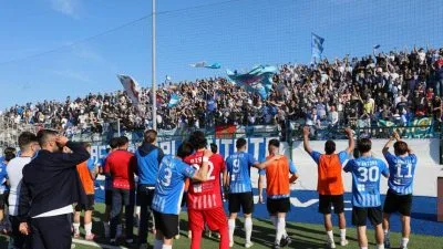 Squadra e tifosi Fasano