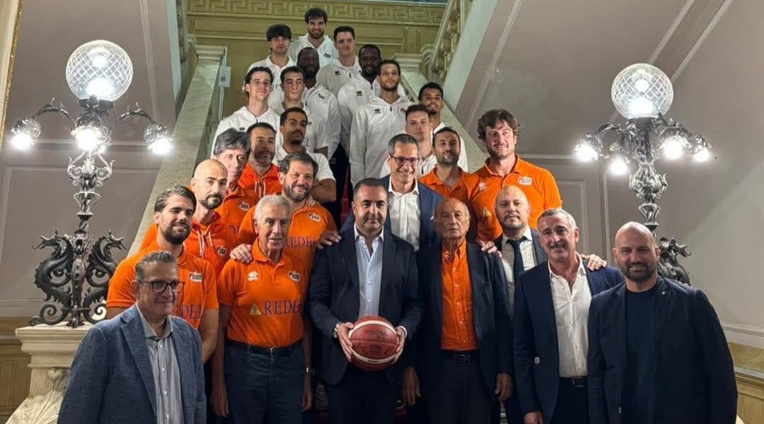 Squadra Pallacanestro Viola e sindaco Cannizzaro