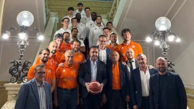 Squadra Pallacanestro Viola e sindaco Cannizzaro